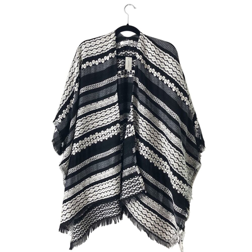 Francesca's Maxine Nubby Ruana Poncho Overpiece Wrap black and white